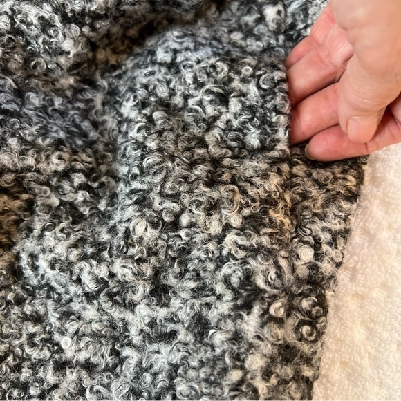 NWOT J. McLaughlin Lark Boucle Teddy Stadium
Coat Button Front Overcoat In Gray - Picture 8 of 11